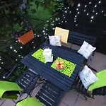 Bed & Breakfast Husarska 60 *