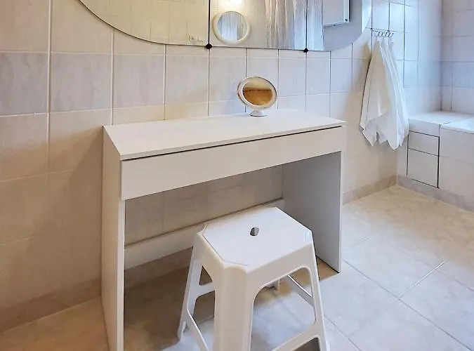 Bed & Breakfast Husarska 60