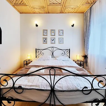 Husarska 60 Bed & Breakfast *