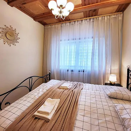 Husarska 60 فندق مبيت وإفطار وارسو