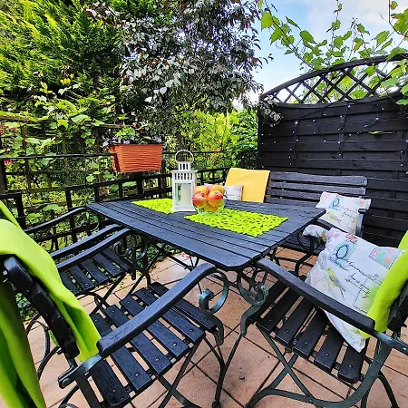 Husarska 60 Bed & Breakfast *