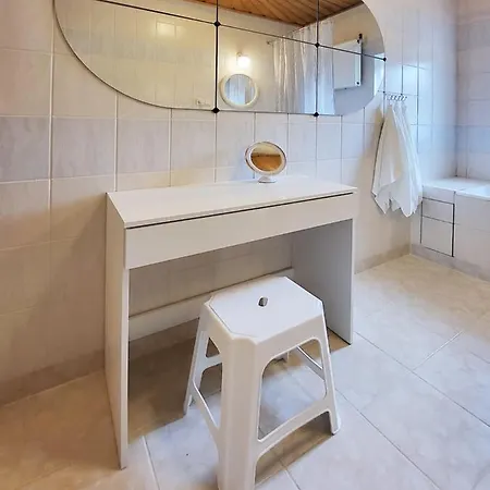 Bed & Breakfast Husarska 60