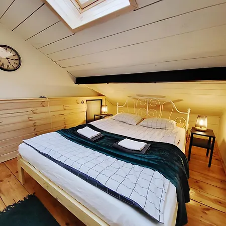 Bed & Breakfast Husarska 60 *