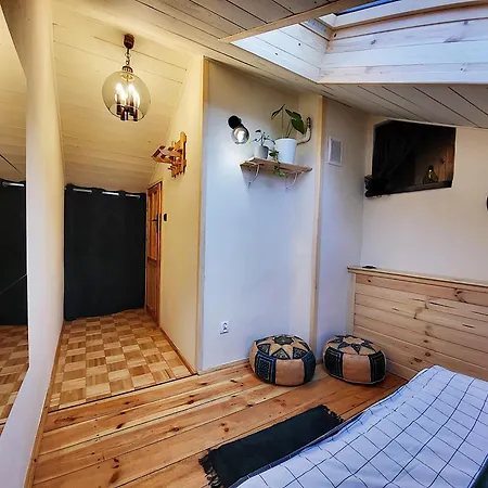 Bed & Breakfast Husarska 60