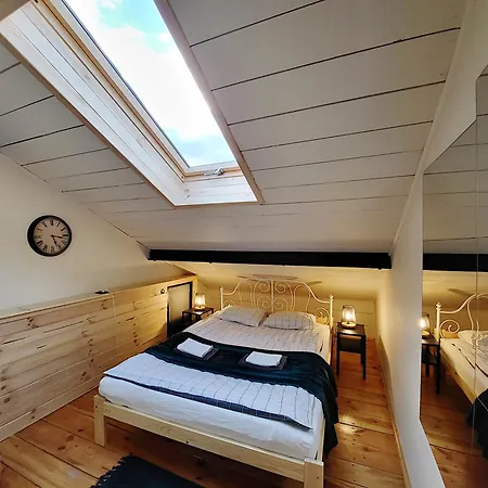 Bed & Breakfast Husarska 60