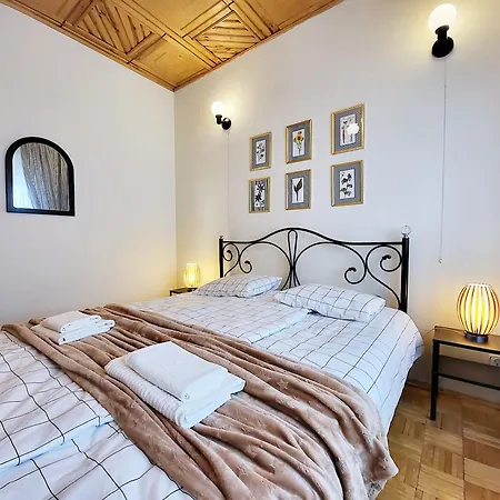 Husarska 60 Bed & Breakfast