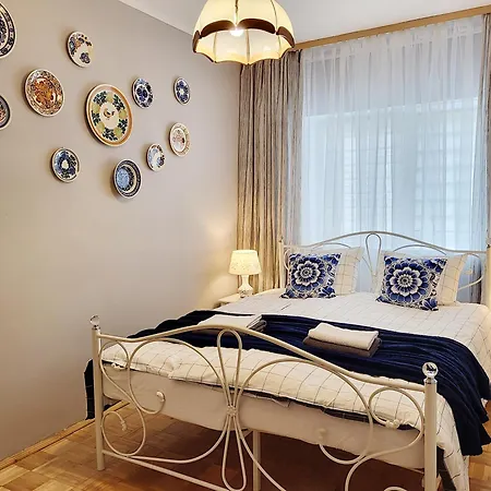 Bed & Breakfast Husarska 60 *