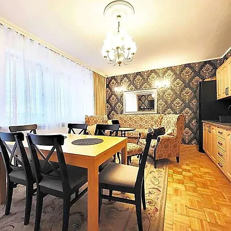 Husarska 60 *