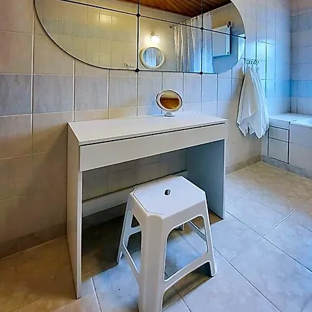 Husarska 60