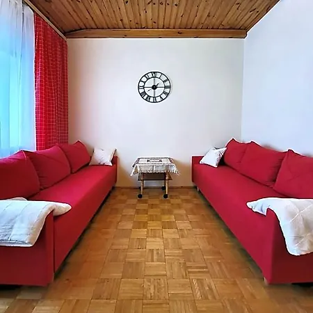 Husarska 60 *